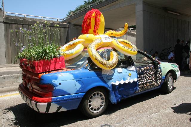 2006_ArtCar_3_Parade 221 